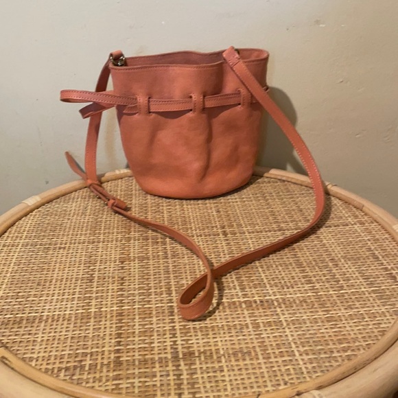 Madewell Handbags - Madewell cinch small leather bucket bag